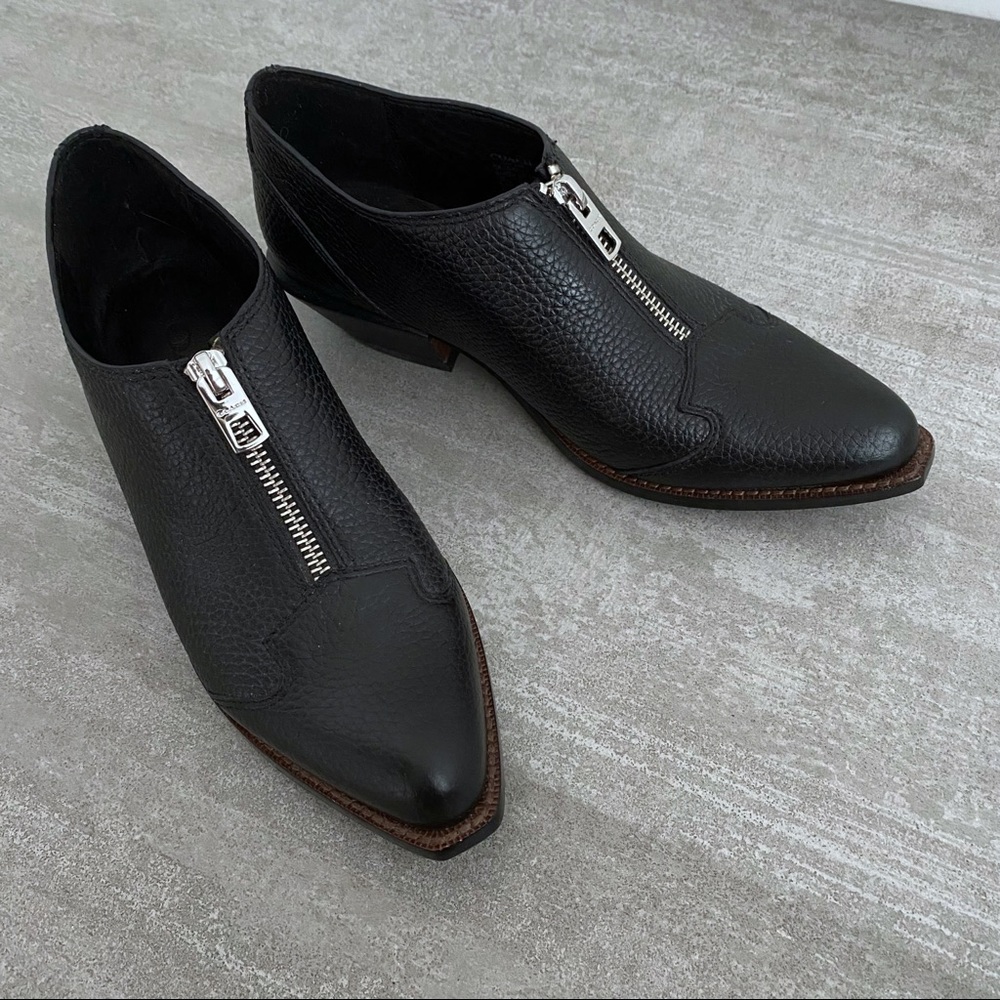 Coach Bandit Zip Shoe 5.5
